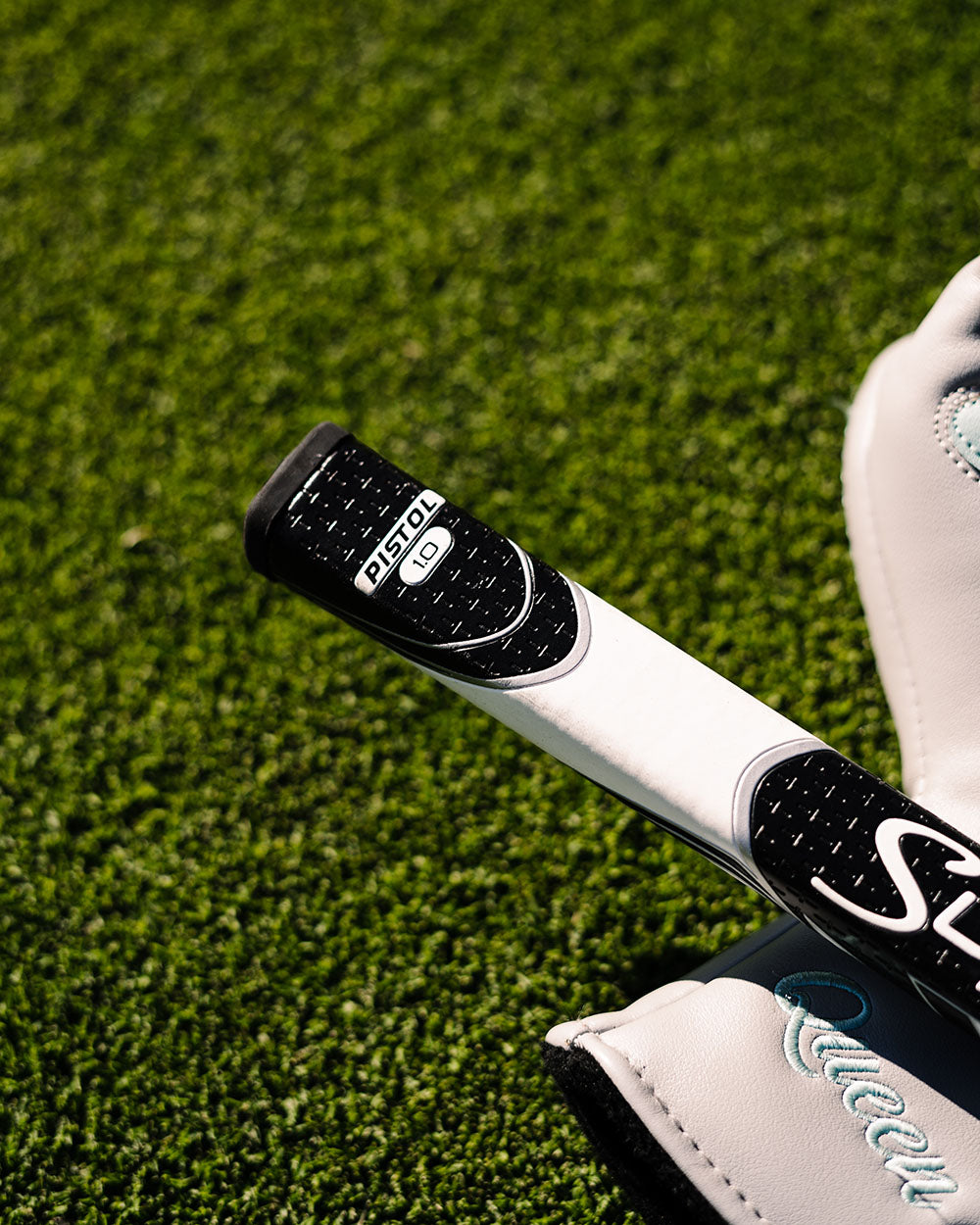 SuperStroke Pistol 1.0 Putter Grip On the Ground