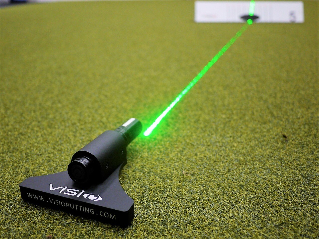 laser putting aid in use 